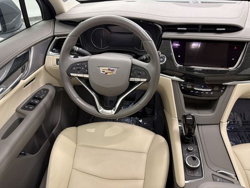 Used 2023 Cadillac XT6 Premium Luxury FWD image 28