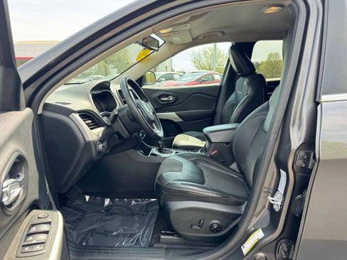 Used 2018 Jeep Cherokee Latitude Plus image 23