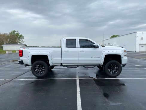 Used 2018 Chevrolet Silverado 1500 LT w/ All Star Edition AWD/4WD image 8