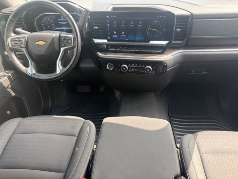 Used 2022 Chevrolet Silverado 1500 LT AWD/4WD image 4