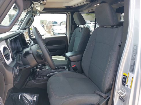 Used 2024 Jeep Gladiator Sport AWD/4WD image 16