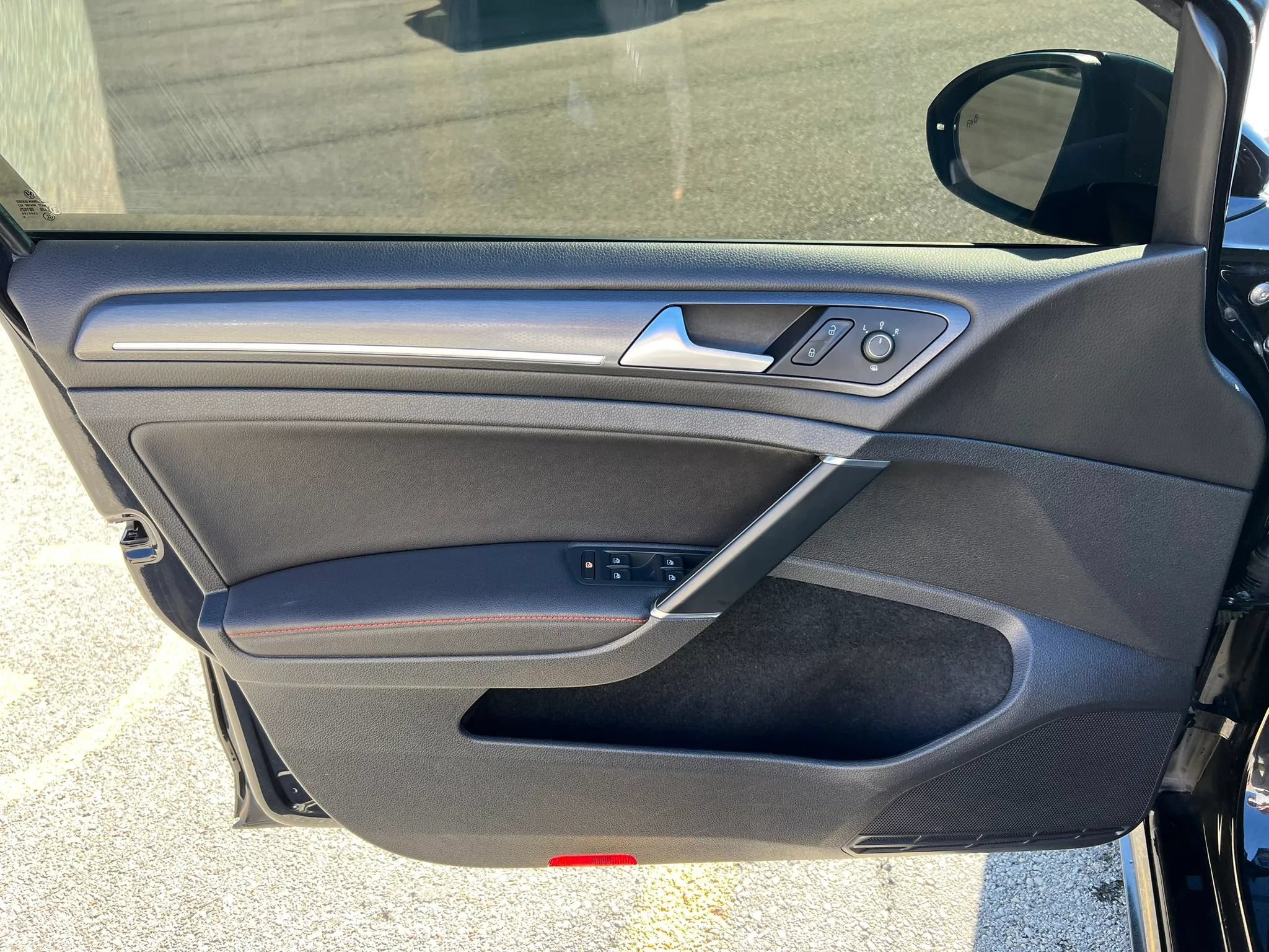 Used 2019 Volkswagen GTI SE FWD image 22