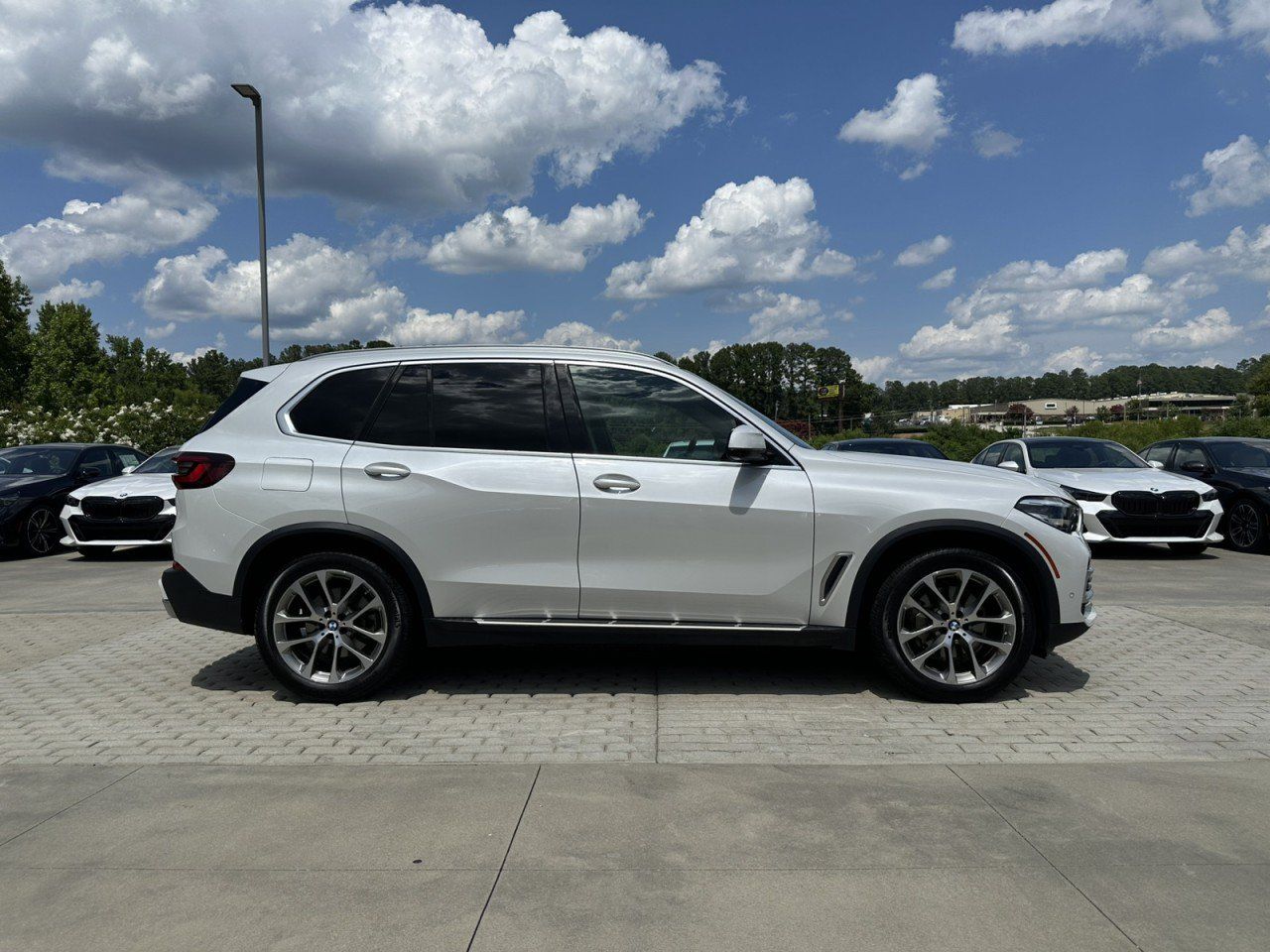 Used 2023 BMW X5 xDrive40i w/ Premium Package AWD/4WD image 13