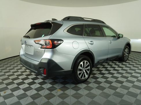 Used 2022 Subaru Outback Premium image 8