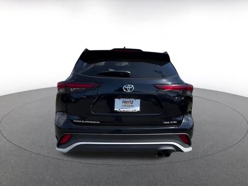 Used 2025 Toyota Highlander XSE AWD/4WD image 12