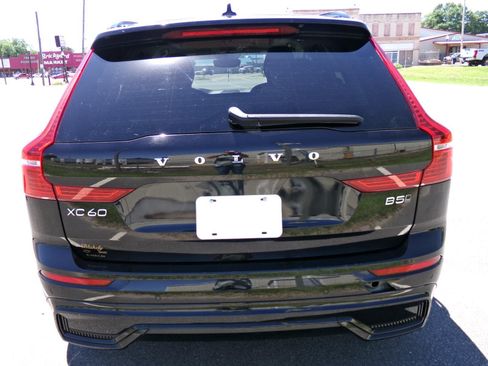 Used 2024 Volvo XC60 B5 Plus AWD/4WD image 4