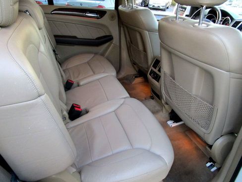 Used 2016 Mercedes-Benz GL 450 4MATIC 4dr GL 450 image 18