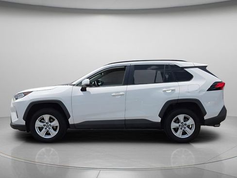 Used 2021 Toyota RAV4 XLE FWD image 3