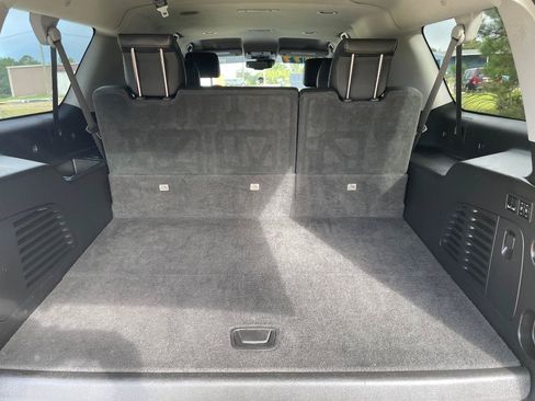 Used 2018 Chevrolet Suburban Premier RWD image 33