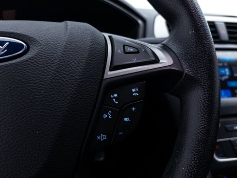 Used 2018 Ford Fusion SE w/ Fusion SE Technology Package FWD image 25