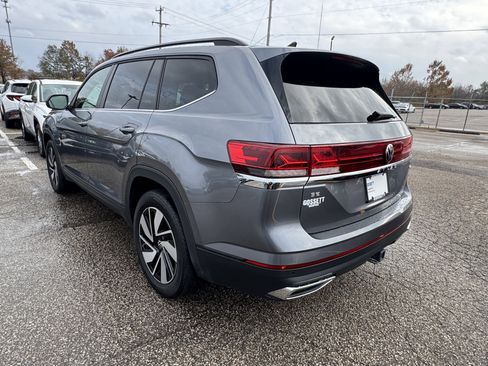 Used 2025 Volkswagen Atlas SE image 3