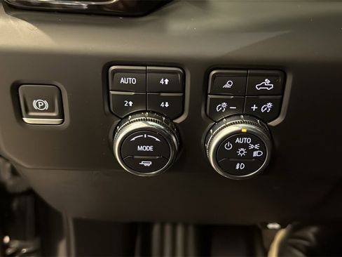 Used 2022 GMC Sierra 1500 AT4 w/ AT4 Premium Package image 33