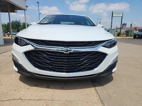 Used 2025 Chevrolet Malibu RS FWD image 2