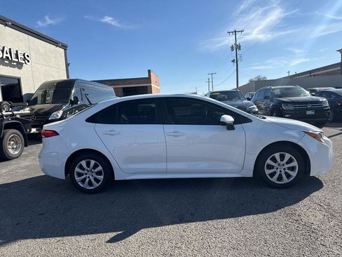 Used 2022 Toyota Corolla LE image 5