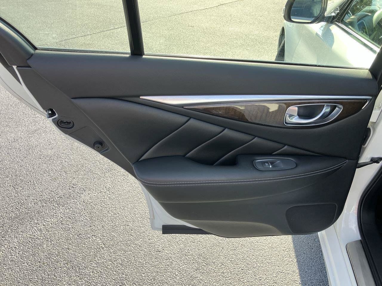 Used 2019 INFINITI Q50 Luxe w/ Essential Package (3.0T Luxe) AWD/4WD image 23