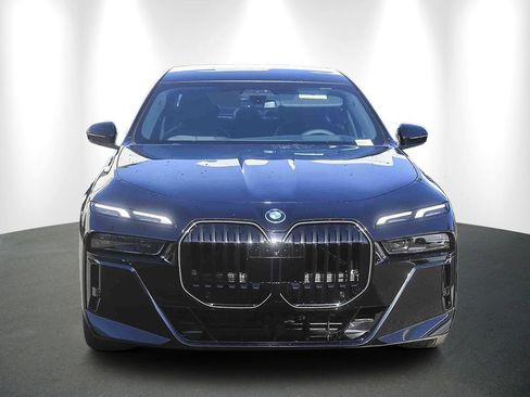 Used 2026 BMW 750e xDrive AWD/4WD image 2