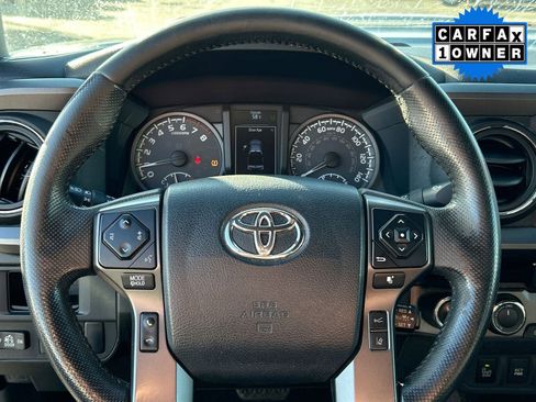 Used 2018 Toyota Tacoma TRD Sport image 11