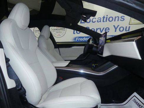 Used 2021 Tesla Model S Plaid image 7