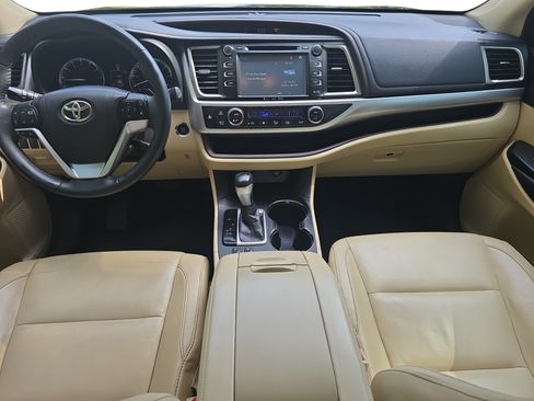 Used 2016 Toyota Highlander XLE FWD image 9