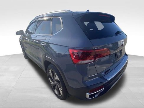 Used 2024 Volkswagen Taos SE w/ Panoramic Sunroof Package AWD/4WD image 7
