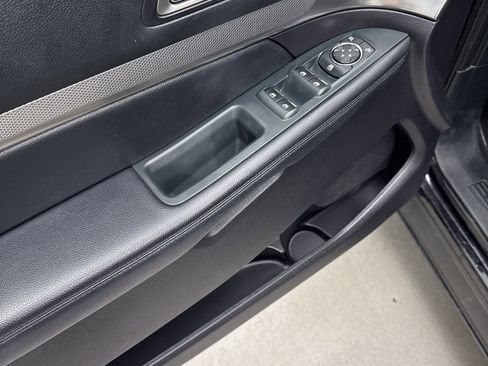 Used 2019 Ford Explorer XLT w/ Equipment Group 202A image 13