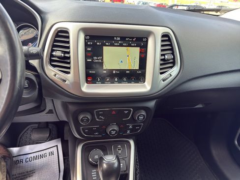 Used 2019 Jeep Compass Latitude w/ Popular Equipment Group AWD/4WD image 17