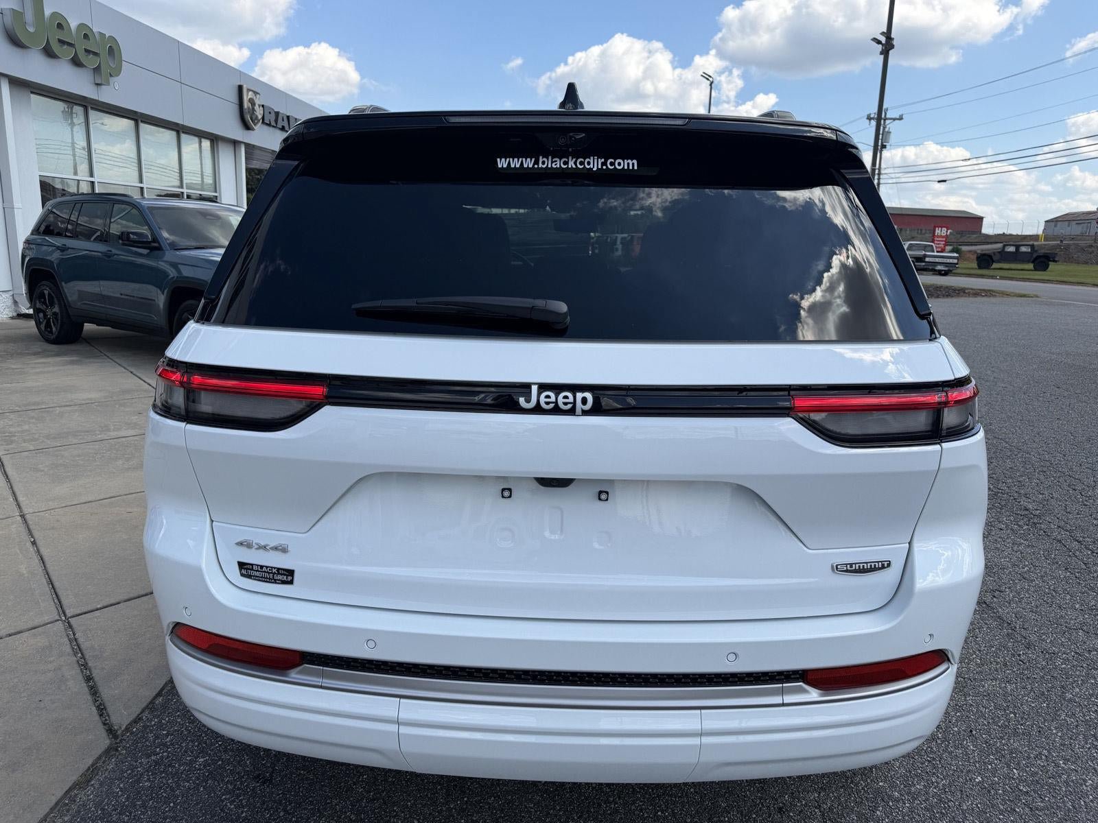 New 2027 Jeep Grand Cherokee Summit AWD/4WD image 20