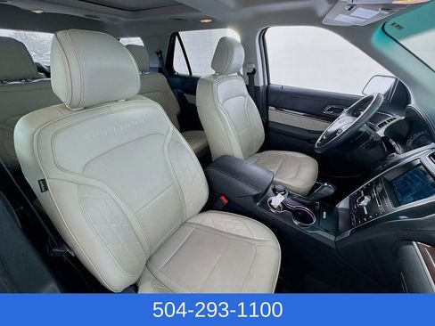 Used 2017 Ford Explorer Platinum image 30
