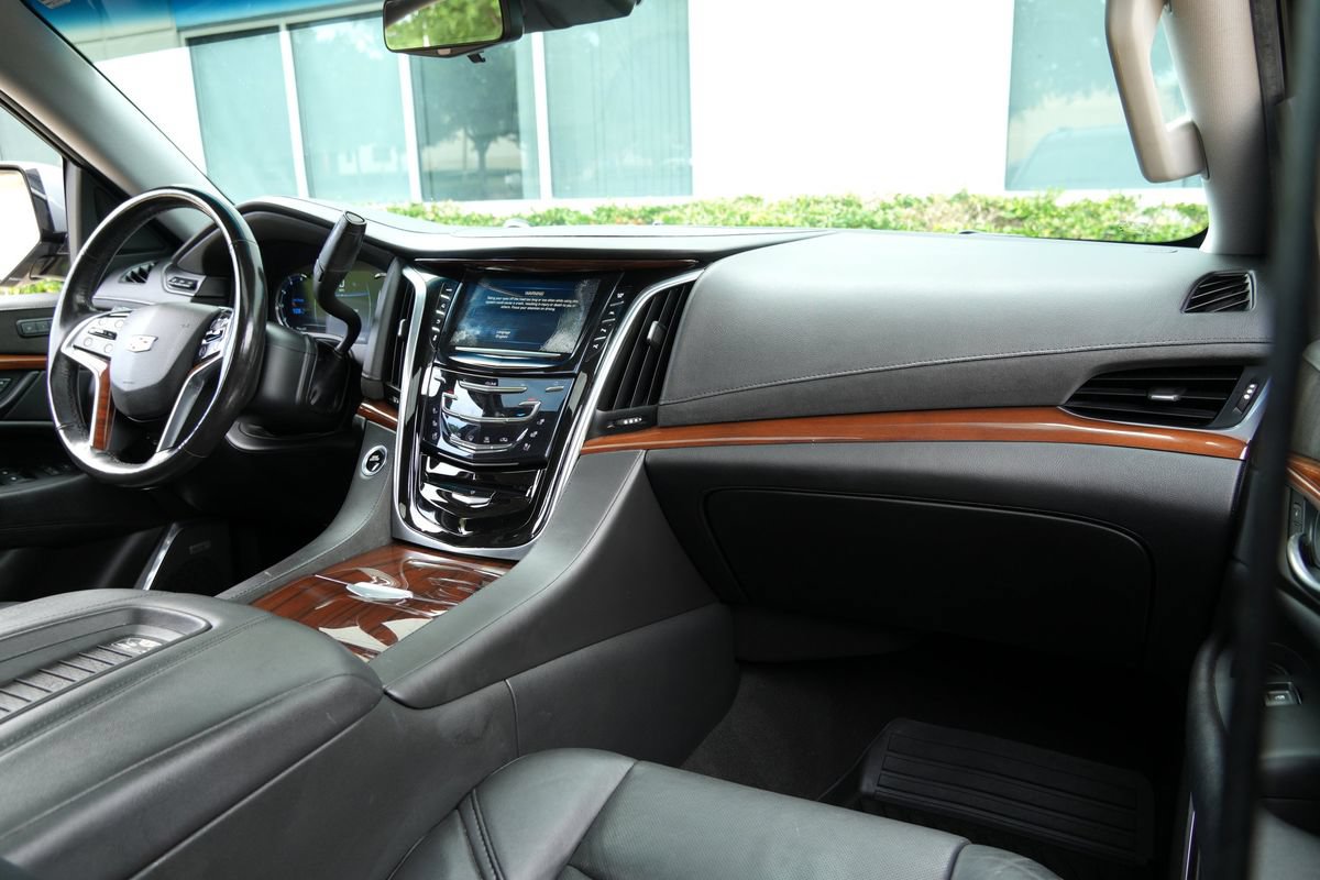 Used 2019 Cadillac Escalade Premium Luxury AWD/4WD image 7