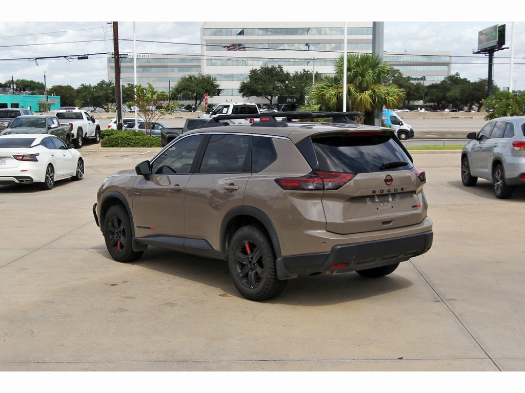 Used 2025 Nissan Rogue SV AWD/4WD image 4