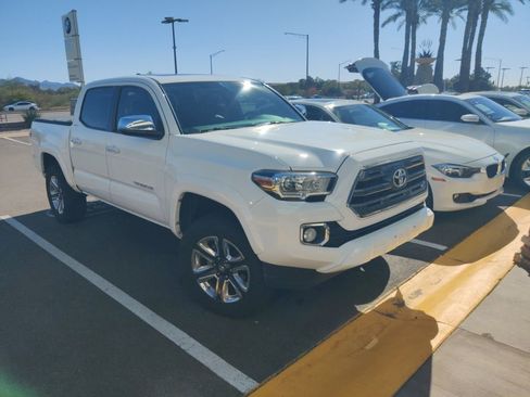 Used 2016 Toyota Tacoma Limited image 3