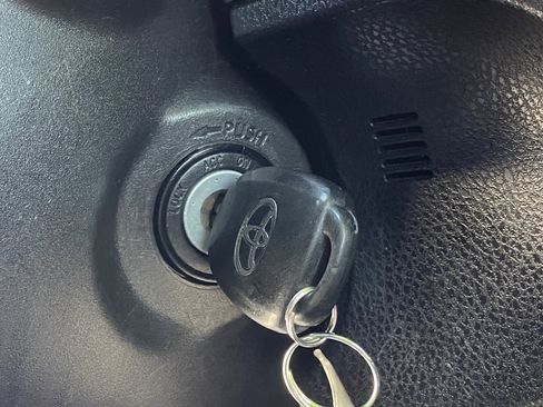 Used 2018 Toyota Corolla SE w/ Carpet Mat Package (TMS) FWD image 24