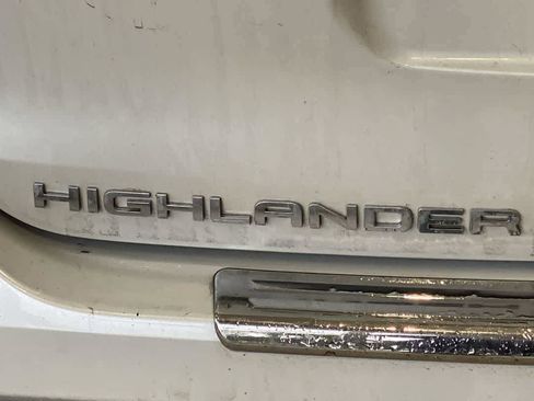 Used 2022 Toyota Highlander Bronze Edition AWD/4WD image 11