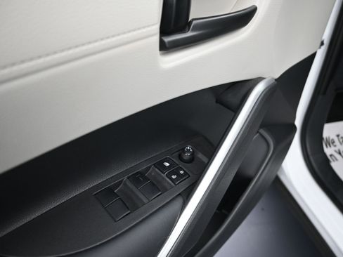 Used 2022 Toyota Corolla Cross LE image 77