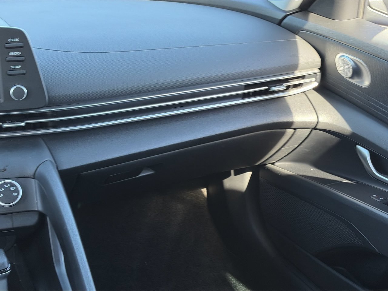 Certified 2025 Hyundai Elantra SE FWD image 15