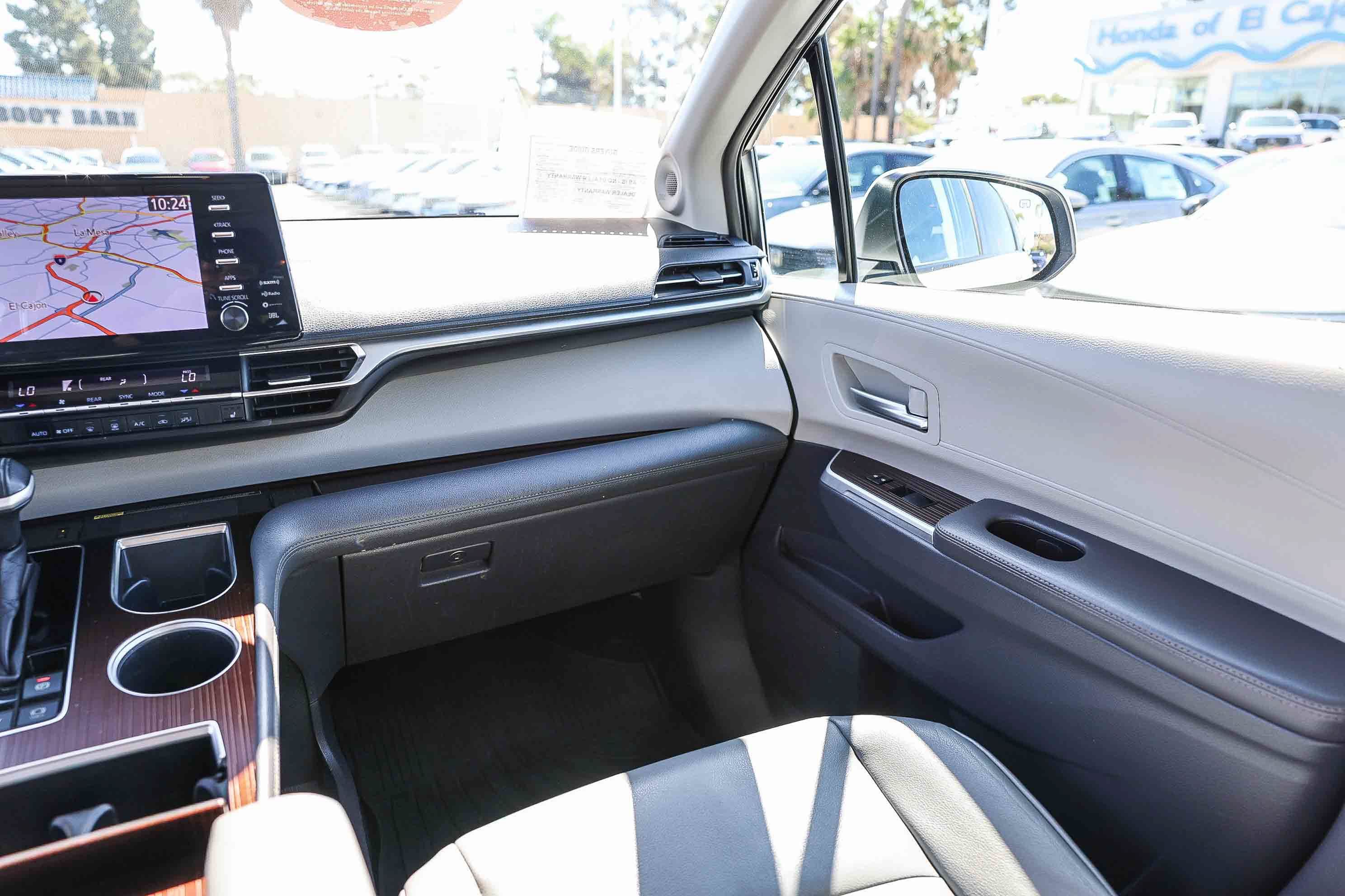 Used 2022 Toyota Sienna XLE w/ XLE Plus Package FWD image 6
