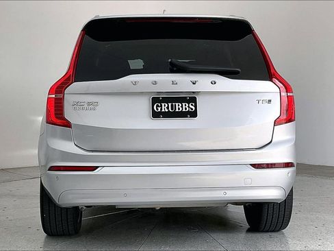 Used 2022 Volvo XC90 T5 Momentum w/ Climate Package image 7