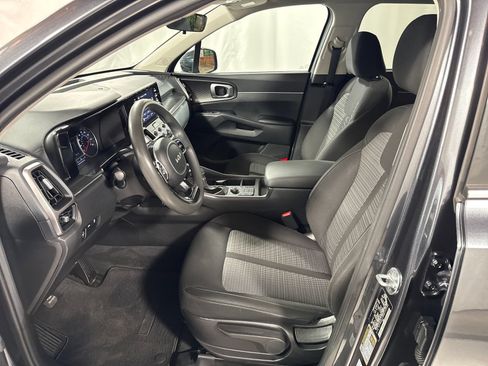 Used 2022 Kia Sorento LX FWD image 3
