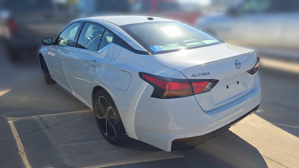 Used 2026 Nissan Altima 2.5 SR FWD image 2