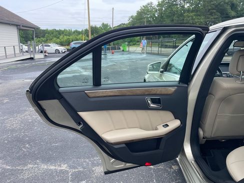 Used 2011 Mercedes-Benz E 350 Sedan image 17