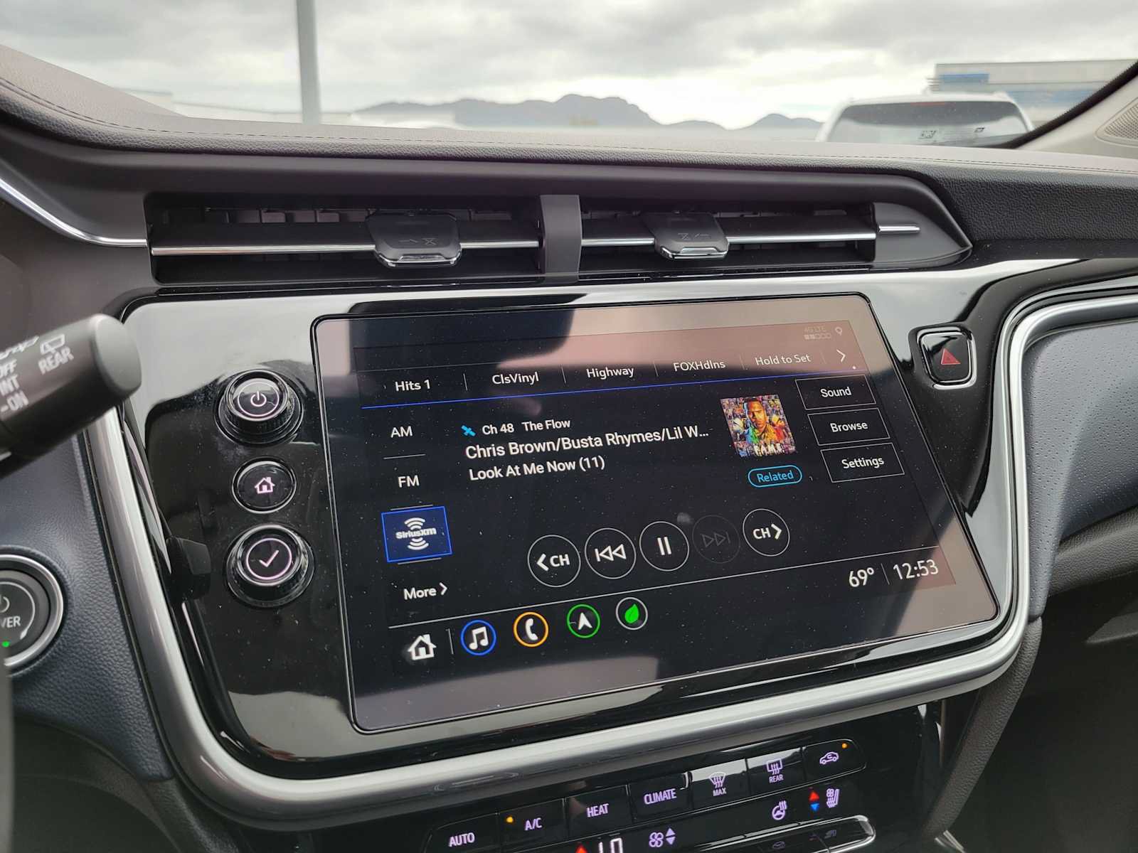 Used 2023 Chevrolet Bolt EUV Premier w/ Sun & Sound Package FWD image 28