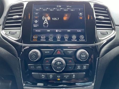 Used 2022 Jeep Grand Cherokee Laredo E w/ Security & Convenience Group AWD/4WD image 19
