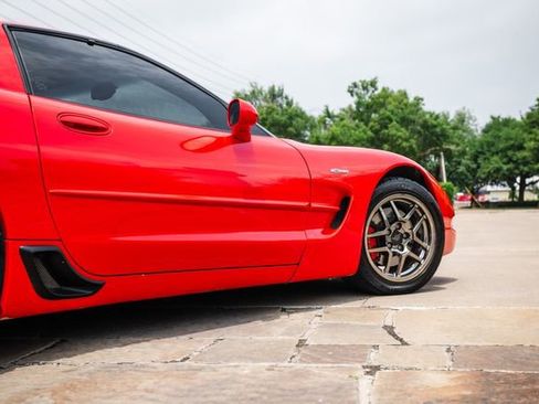 Used 2001 Chevrolet Corvette Z06 w/ Memory Pkg RWD image 24