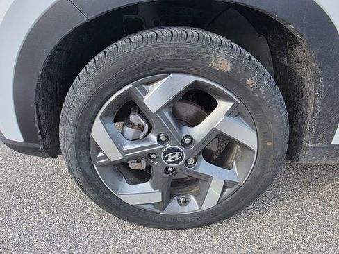 Certified 2025 Hyundai Venue SEL image 15