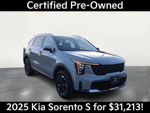 Used 2025 Kia Sorento S image 1