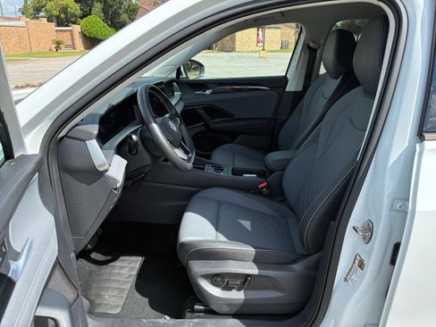 Used 2026 Volkswagen Tiguan SE FWD image 24