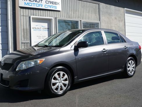 Used 2009 Toyota Corolla SEDAN 4D image 4