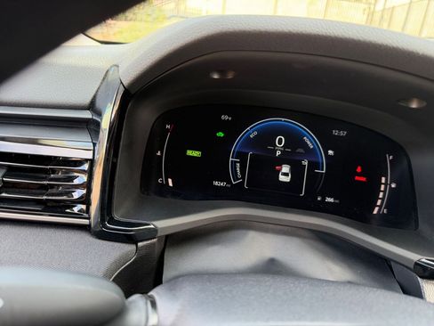 Used 2025 Toyota Camry LE image 39