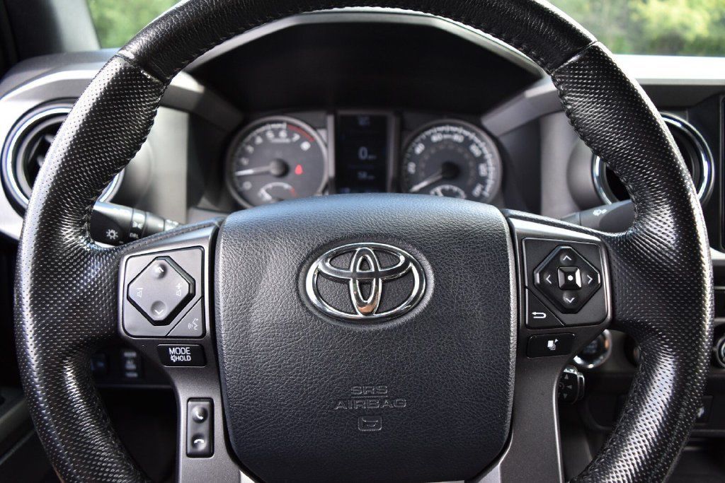 Used 2016 Toyota Tacoma TRD Sport w/ Towing Package AWD/4WD image 18