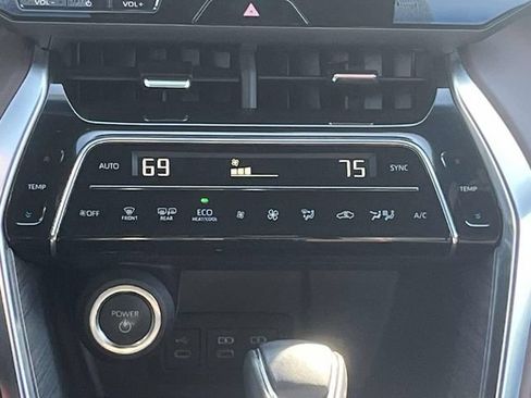 Used 2023 Toyota Venza Limited AWD/4WD image 16